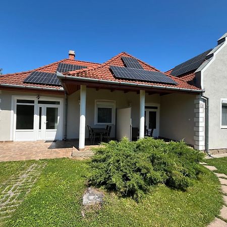 Petita Garden Apartman Siófok Eksteriør bilde